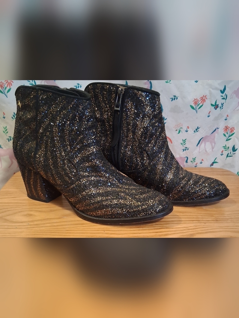 EUC Zadig & Voltaire Molly Black & Gold Glitter Statement Ankle Bootie SZ 9/9.5 - Picture 3 of 12
